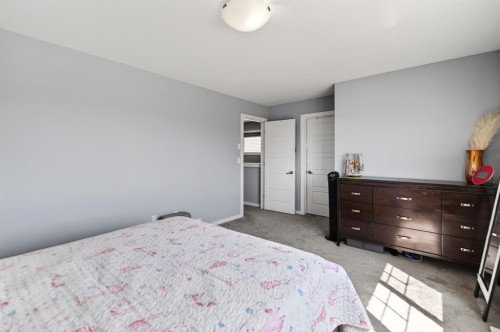 318 Teasdale Drive, Red Deer, AB - Indoor Photo Showing Bedroom
