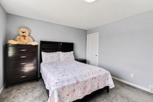 318 Teasdale Drive, Red Deer, AB - Indoor Photo Showing Bedroom