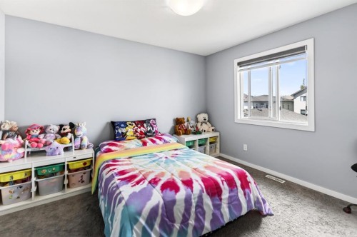 318 Teasdale Drive, Red Deer, AB - Indoor Photo Showing Bedroom