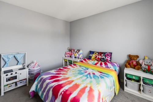 318 Teasdale Drive, Red Deer, AB - Indoor Photo Showing Bedroom