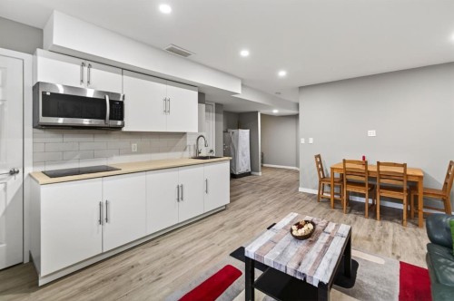 318 Teasdale Drive, Red Deer, AB - Indoor Photo Showing Other Room