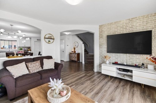 318 Teasdale Drive, Red Deer, AB - Indoor Photo Showing Living Room