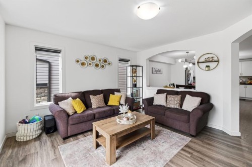 318 Teasdale Drive, Red Deer, AB - Indoor Photo Showing Living Room