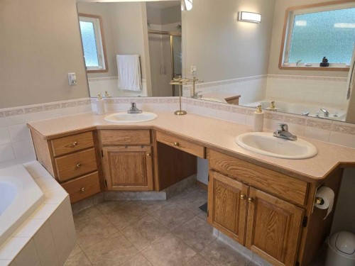 12 Archibald Crescent, Red Deer, AB - Indoor Photo Showing Bathroom