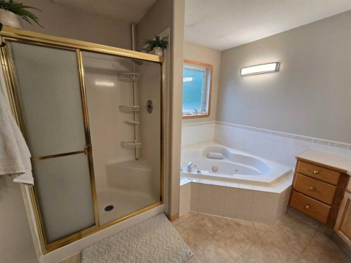 12 Archibald Crescent, Red Deer, AB - Indoor Photo Showing Bathroom