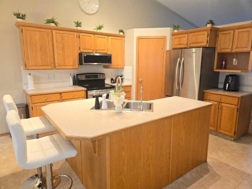 12 Archibald Crescent, Red Deer, AB - Indoor Photo Showing Kitchen