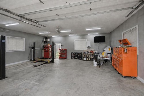 15 Reynolds Road, Sylvan Lake, AB - Indoor Photo Showing Garage