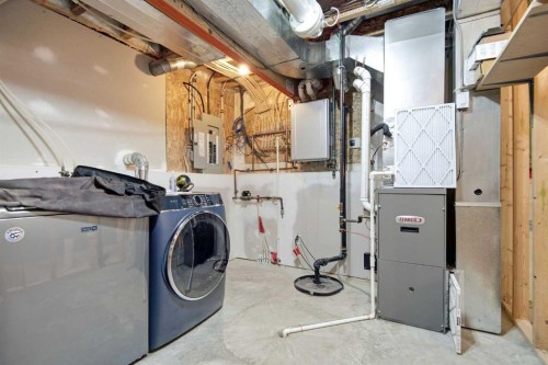 15 Reynolds Road, Sylvan Lake, AB - Indoor Photo Showing Laundry Room