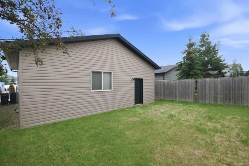 15 Reynolds Road, Sylvan Lake, AB - Outdoor