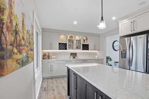 5933 45 Street Crescent, Innisfail, AB - Indoor Photo Showing Kitchen