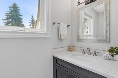 5933 45 Street Crescent, Innisfail, AB - Indoor Photo Showing Bathroom