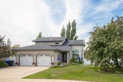 5933 45 Street Crescent Street Crescent Innisfail, AB T4G 1L4