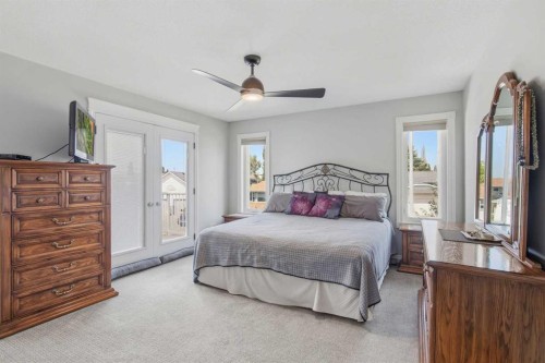 5933 45 Street Crescent, Innisfail, AB - Indoor Photo Showing Bedroom