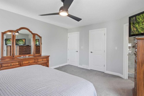 5933 45 Street Crescent, Innisfail, AB - Indoor Photo Showing Bedroom