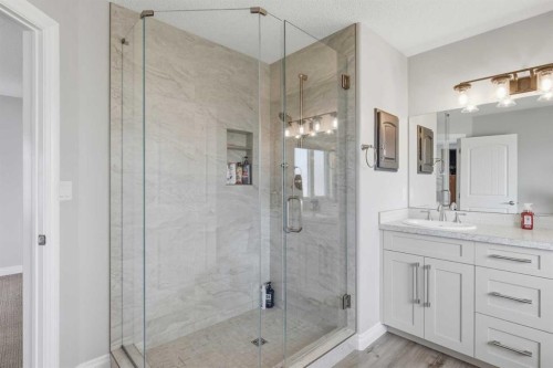 5933 45 Street Crescent, Innisfail, AB - Indoor Photo Showing Bathroom