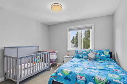5933 45 Street Crescent, Innisfail, AB - Indoor Photo Showing Bedroom