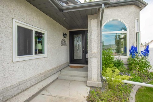 5933 45 Street Crescent, Innisfail, AB - Outdoor With Exterior
