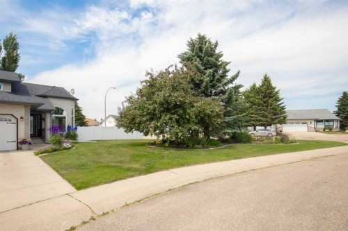 5933 45 Street Crescent, Innisfail, AB - Outdoor