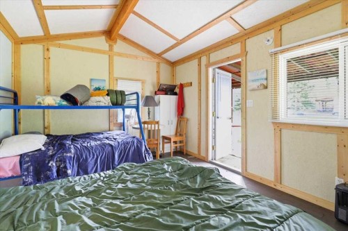 1301 Glen Haven Crescent, Mulhurst Bay, AB - Indoor Photo Showing Bedroom