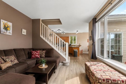 5 Lambertson Place, Sylvan Lake, AB - Indoor Photo Showing Living Room