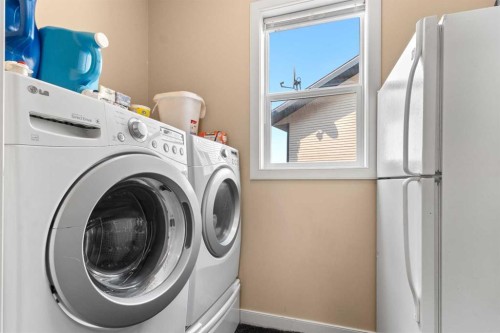 5 Lambertson Place, Sylvan Lake, AB - Indoor Photo Showing Laundry Room