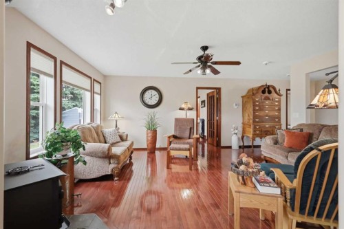 6026 47 Street, Innisfail, AB - Indoor Photo Showing Living Room