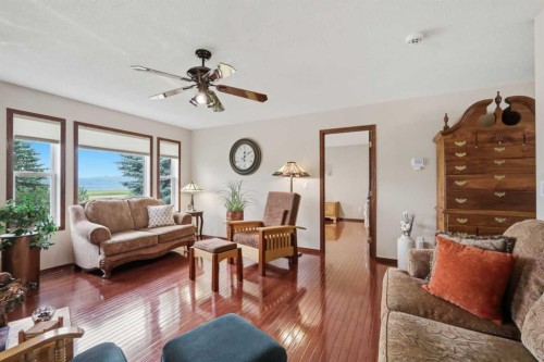 6026 47 Street, Innisfail, AB - Indoor Photo Showing Living Room