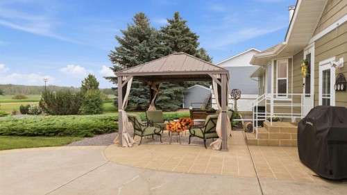 6026 47 Street, Innisfail, AB - Outdoor
