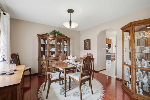 6026 47 Street, Innisfail, AB - Indoor Photo Showing Dining Room