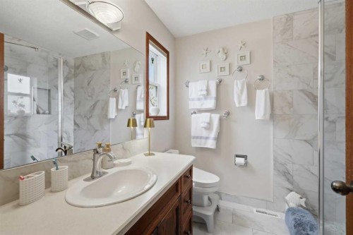 6026 47 Street, Innisfail, AB - Indoor Photo Showing Bathroom