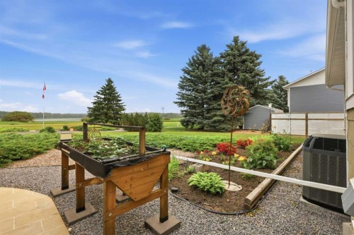 6026 47 Street, Innisfail, AB - Outdoor With Exterior