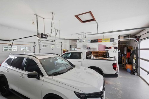 6026 47 Street, Innisfail, AB - Indoor Photo Showing Garage