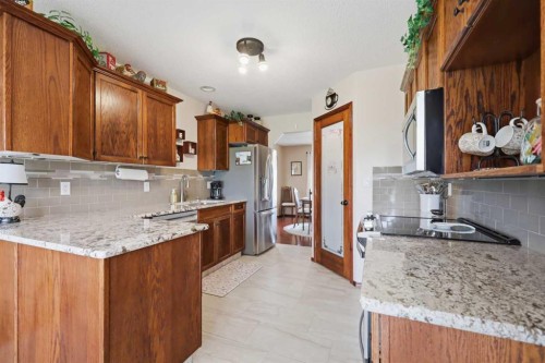 6026 47 Street, Innisfail, AB - Indoor Photo Showing Kitchen