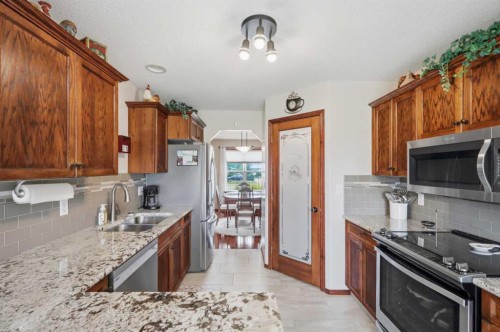6026 47 Street, Innisfail, AB - Indoor Photo Showing Kitchen With Double Sink