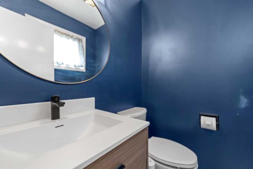 5209 51 Street, Castor, AB - Indoor Photo Showing Bathroom