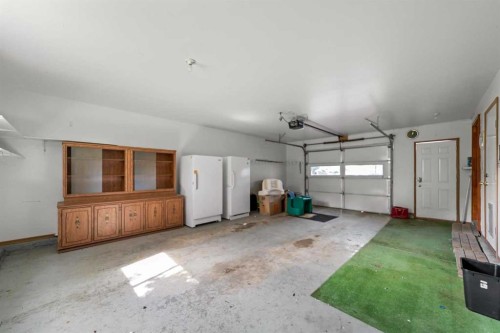 5209 51 Street, Castor, AB - Indoor Photo Showing Garage