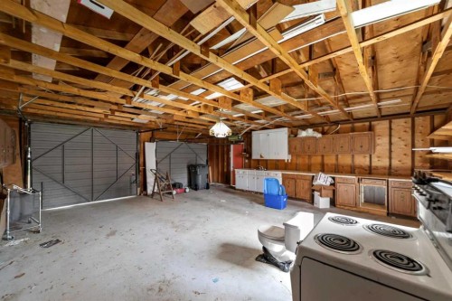 5209 51 Street, Castor, AB - Indoor