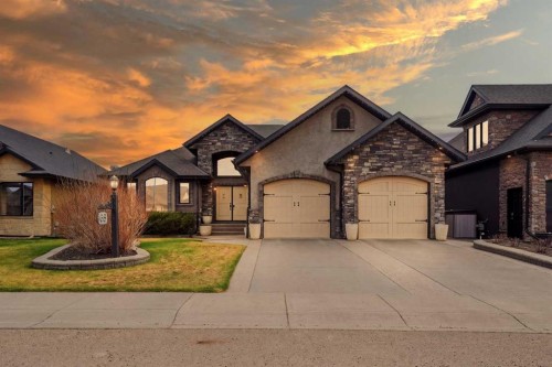 68 Oakwood Close  Red Deer, AB T4P 0C5