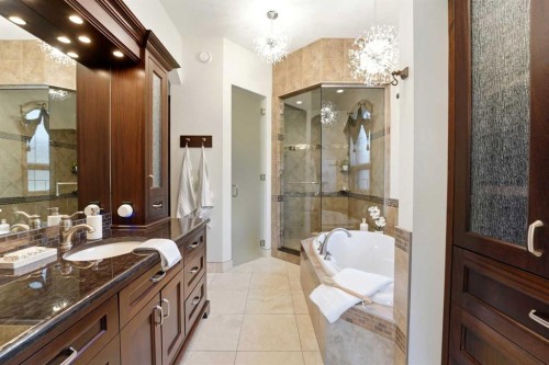 68 Oakwood Close, Red Deer, AB - Indoor Photo Showing Bathroom