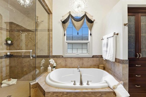 68 Oakwood Close, Red Deer, AB - Indoor Photo Showing Bathroom