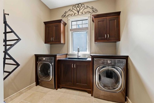 68 Oakwood Close, Red Deer, AB - Indoor Photo Showing Laundry Room