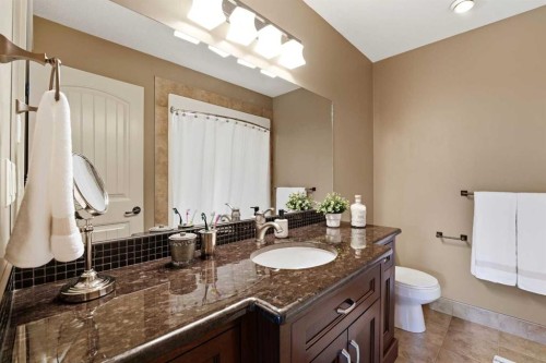 68 Oakwood Close, Red Deer, AB - Indoor Photo Showing Bathroom