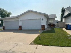 58 Logan Close Red Deer, AB T4R 2N8