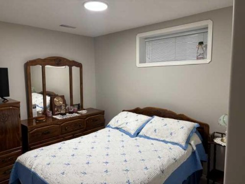 58 Logan Close, Red Deer, AB - Indoor Photo Showing Bedroom