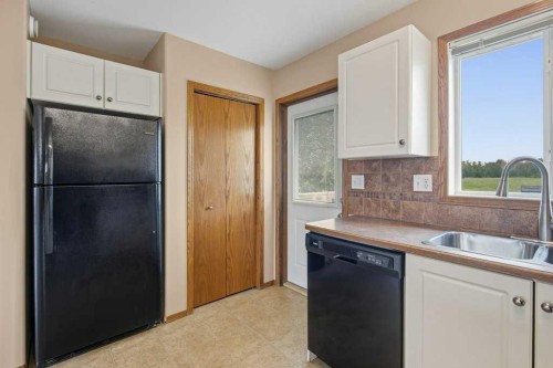 36 Keen Crescent, Red Deer, AB - Indoor Photo Showing Kitchen