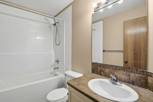 36 Keen Crescent, Red Deer, AB - Indoor Photo Showing Bathroom