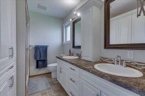3908 39 Street Close, Ponoka, AB - Indoor Photo Showing Bathroom