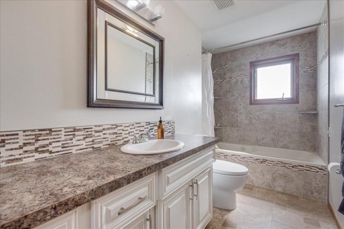 3908 39 Street Close, Ponoka, AB - Indoor Photo Showing Bathroom