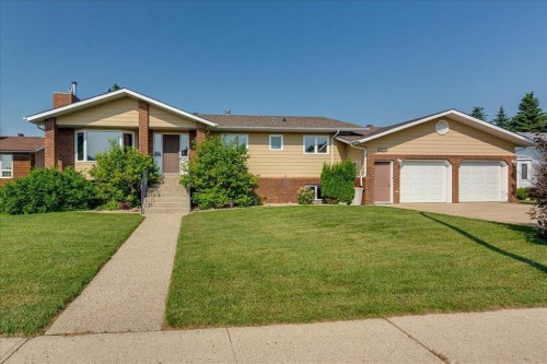 3908 39 Street Close, Ponoka, AB - Outdoor With Facade