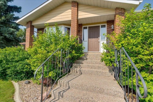 3908 39 Street Close, Ponoka, AB - Outdoor